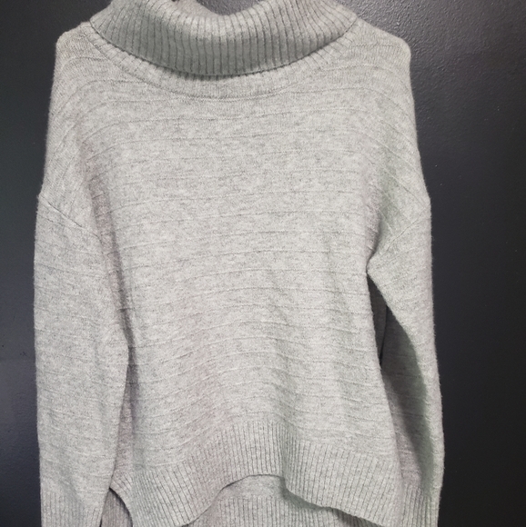 Oversized fluffy mock neck pullover - Picture 1 of 3